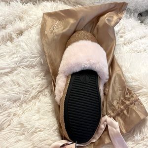 VS Slippers NEW ✨